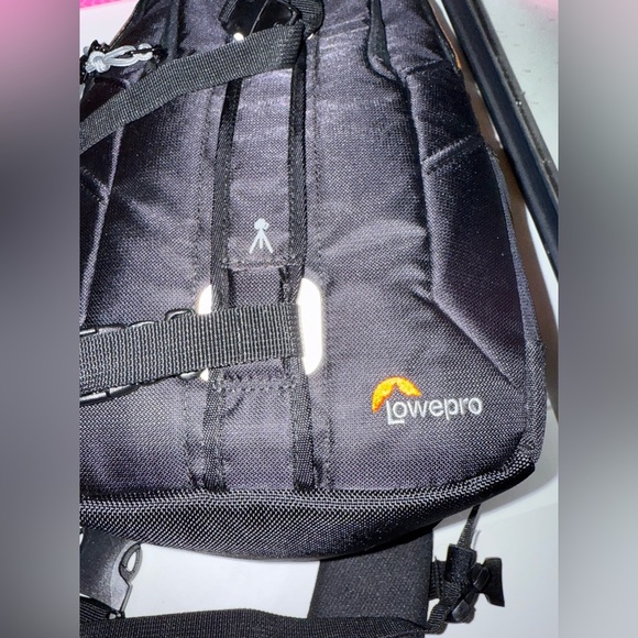 Lowepro Slingshot Edge 150 AW Black Camera Bag - Picture 7 of 16